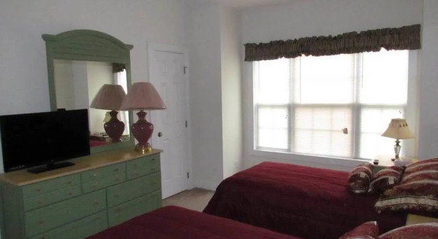 Magnolia North 302 4827 2 Br condo by RedAwning