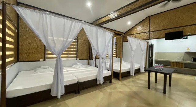 Кровать в общем номере LaSersita Casitas and Water Spa Beach Resort by Cocotel