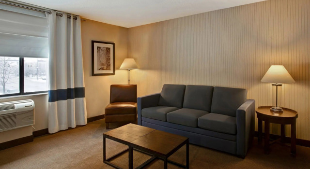 Двухместный полулюкс Four Points by Sheraton Peoria