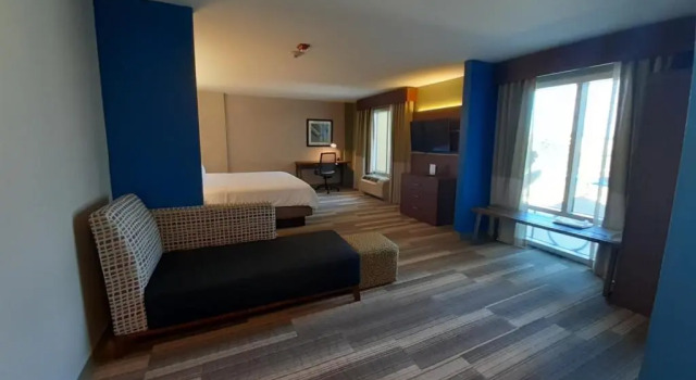 Люкс Holiday Inn Express Trincity by IHG