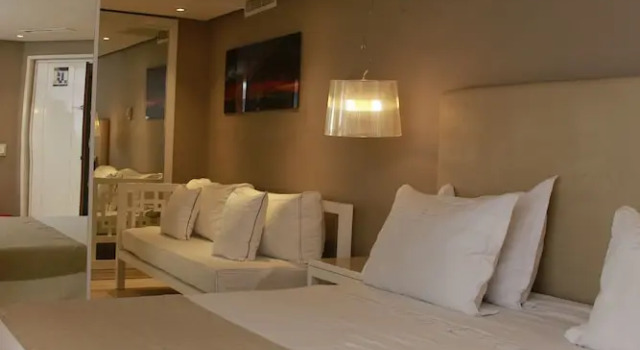 Полулюкс с балконом и с видом на бассейн Country International Hotel