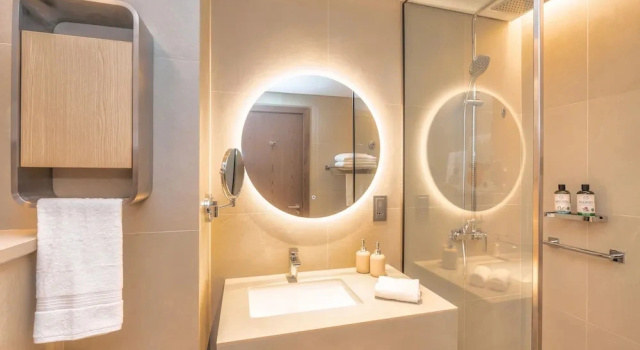 Номер Standard с балконом Bloom Arjaan by Rotana