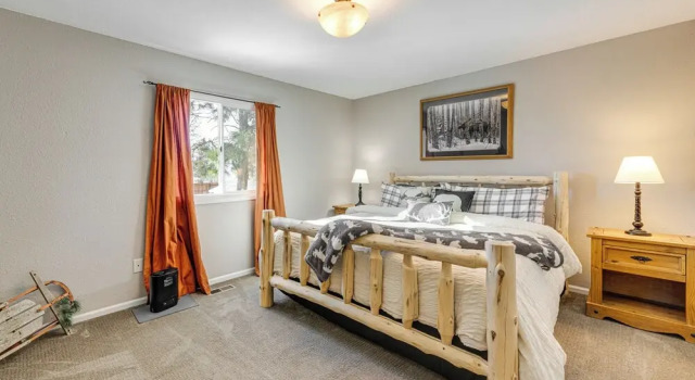 Loveland Home w/ Private Hot Tub + Wood Fireplace!, Забронировать Отель Отели Лавленд 3 звезды, 3*
