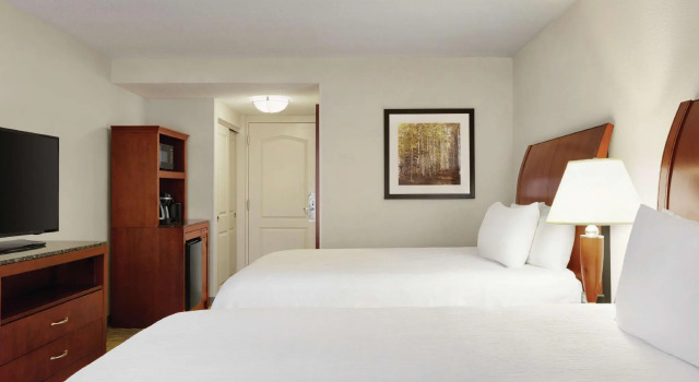 Четырёхместный номер Premium Hilton Garden Inn Shelton