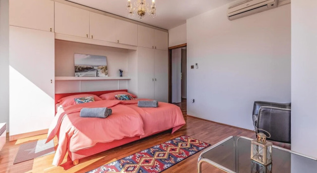 Awesome Home in Premantura With Wifi and 5 Bedrooms, Reserva ahora Hotel Hoteles en Pula con aparcamiento, Aparcamiento