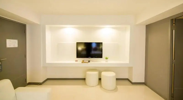 Двухместный номер Deluxe с балконом CMYK Boutique Hotel