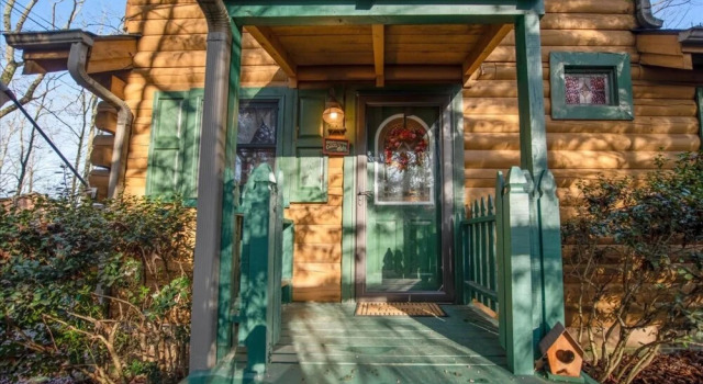 Applewood Cottage - Cozy log Cabin in the Serene Woodlands of Coosawattee, Rezerwuj Dom wakacyjny Domki letniskowe w Ellijay, Domek
