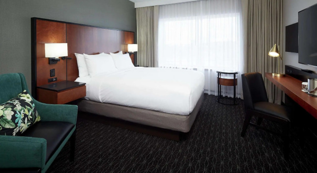 Двухместный номер Standard Doubletree By Hilton Montreal Airport