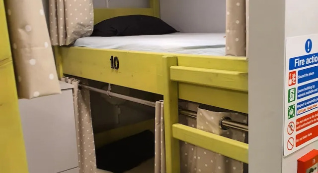 Кровать в общем номере KGT House
