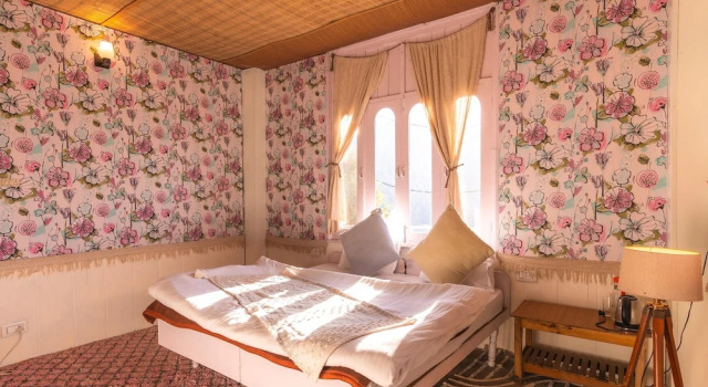 Firgun Chapter Shoja, Book Hotel Banjar Himachal Pradesh
