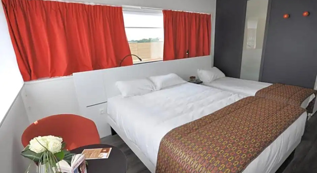 Трёхместный номер Standard PADJA Hôtel & Spa Vannes