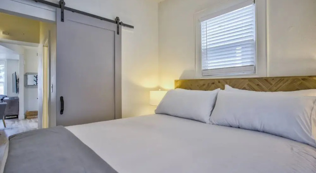 3BD Downtown Modern Victorian W/hot Tub, Park & Lake!, Забронировать Дом для отпуска Колорадо-Спрингс Колорадо, рядом с Колорадский колледж