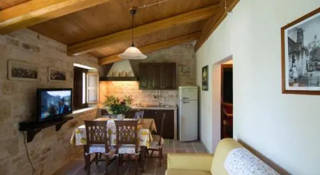 Trulli Oasi Fiorita - Exclusive Apulian Holidays, Забронировать Отель Отели Кастеллана-Гротте с бассейном, Бассейн