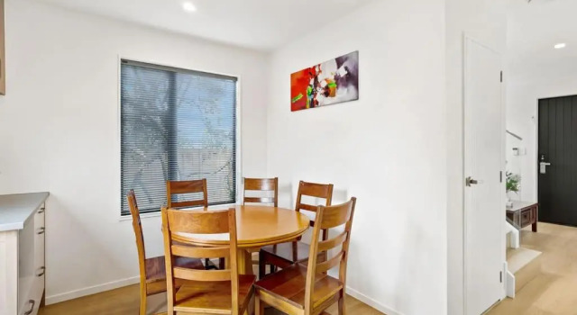 Gorgeous Three Bedroom Home with Free Parking