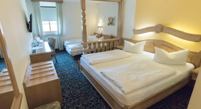 Четырёхместный номер Standard Hotel Löwen