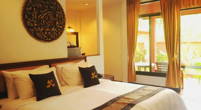 Вилла с балконом и с видом на воду Ruenkanok Thaihouse Resort