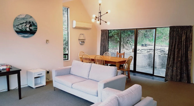 Queenstown Lakeview Holiday Home-5mins to town, Забронировать Отель Ферн-Хилл 