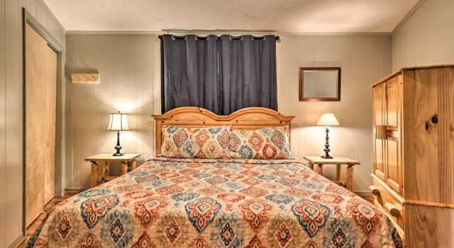 Gatlinburg House w/ Pool Table & Forest Views!