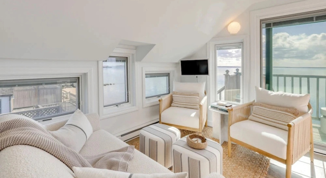 Spectacular Views! Oceanfront Unit in Provincetown, Забронировать Апартаменты/квартира Провинстаун Полуостров Кейп-Код, рядом с Provincetown Library
