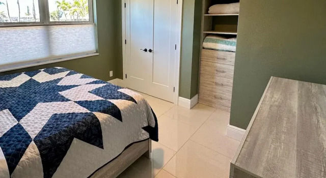 Lagoon Getaway in Fort Myers Beach, Забронировать Дом для отпуска Отели Fort Myers Area с парковкой, Парковка