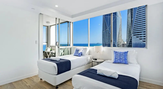 The Penthouses - We Accommodate, Забронировать Отель Серферс-Парадайс Голд-Кост, рядом с Florida Gardens Tram Station