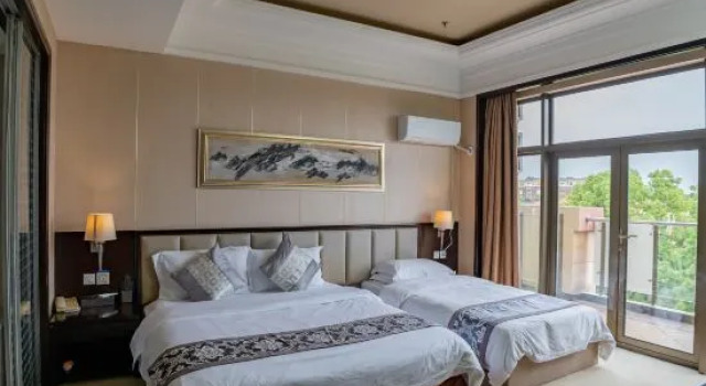 Семейный люкс с видом на озеро Xihai Ecological Garden Vacation Hotel Liu’an