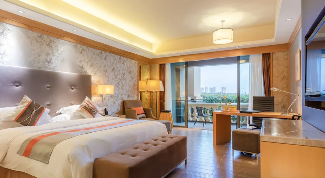 Номер Business с балконом и с видом на сад Your World International Conference Centre Hotel