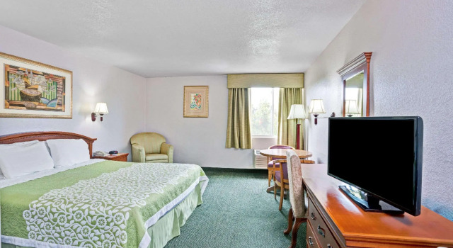 Двухместный номер Standard Days Inn & Suites by Wyndham Fullerton