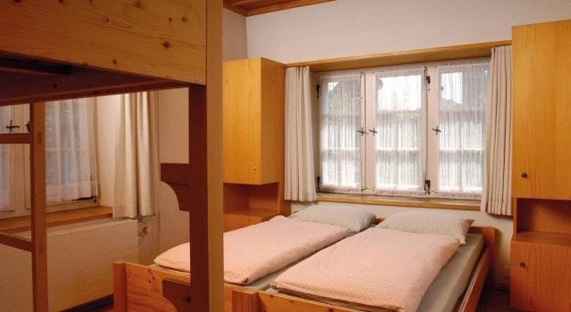 Youth Hostel Dachsen am Rheinfall, Book Hostel Hotels in Effretikon with Parking, Parking