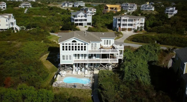 Dune Escape 5 Bedroom Home by RedAwning