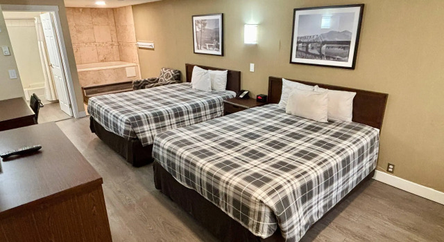 Четырёхместный номер Standard Rodeway Inn & Suites