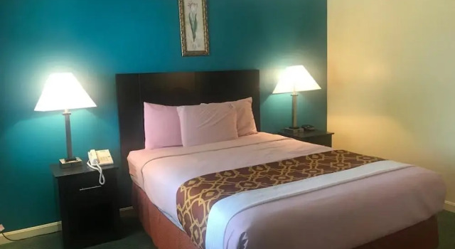 Четырёхместный люкс Rodeway Inn Orleans - Cape Cod