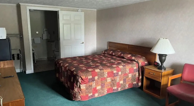Номер Standard Budget Host Westgate Inn