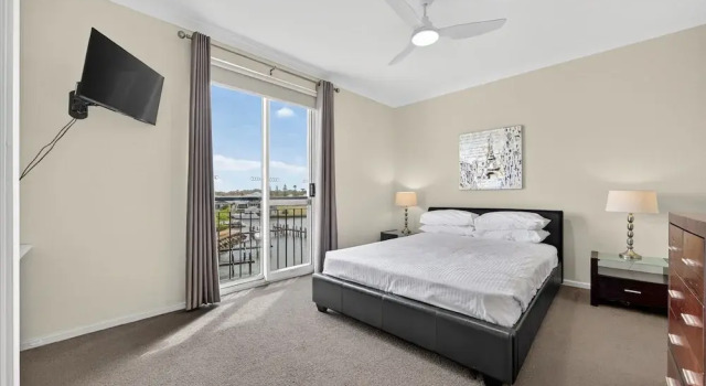 Serene 2-bed Apartment by the Canal, Book Apartment Halls Head Western Australia