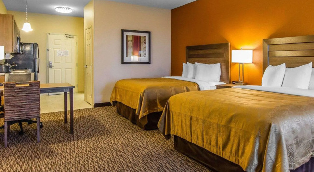Четырёхместный люкс MainStay Suites Watford City - Event Center