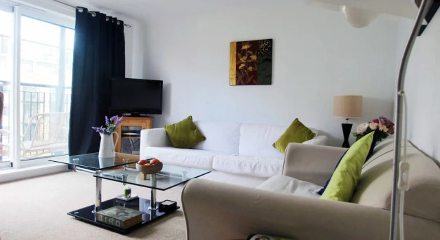 1 Bedroom Apartment With Views of the Docklands in Stepney, Varaa Huoneisto Asunnot kohteessa Merseyside, Huoneisto