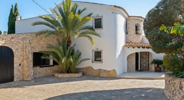 Huswell - Relax in luxury at this stunning seaside Villa, Забронировать Вилла Отели Кальпе с бассейном, Бассейн