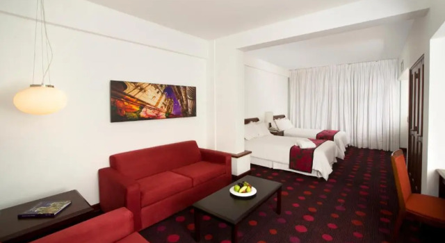 Четырёхместный люкс Radisson San Isidro Hotel & Suites