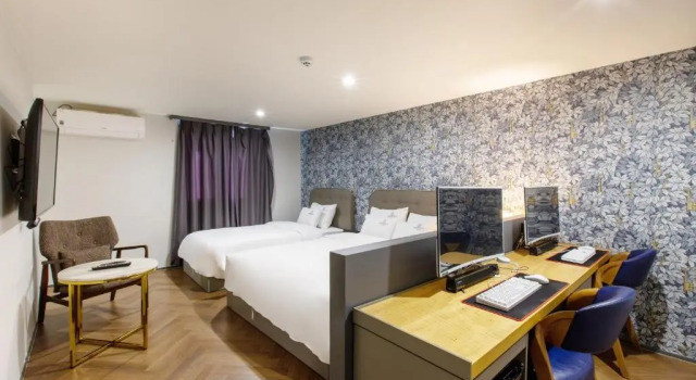 Люкс Brown Dot Hotel Minam