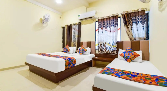 Номер Deluxe Fabexpress Poonam Palace