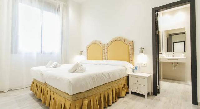 Sweet Inn - Plaza Burgos, Забронировать Отель Отели Севильи 3 звезды, рядом с Оспиталь-де-лос-Венераблес, 3*