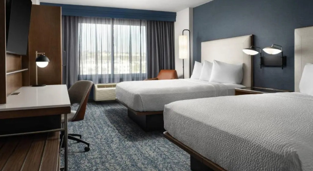 Четырёхместный номер Standard Courtyard by Marriott San Diego Mission Valley/Hotel Circle