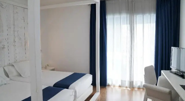 Двухместный номер Standard с балконом Hotel Medium Sitges Park