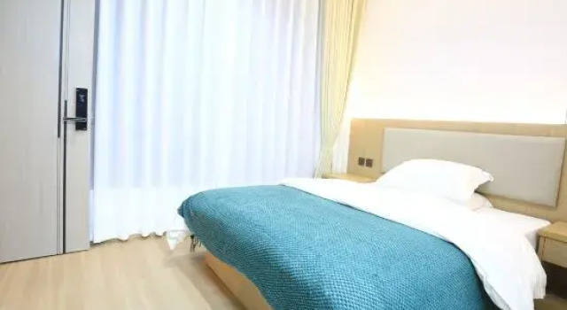 Семейный люкс Half Moon Bay Inn (Lijiang Sanyi International Airport Store)
