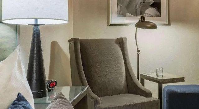 Четырёхместный номер Standard с балконом Robert Treat Hotel