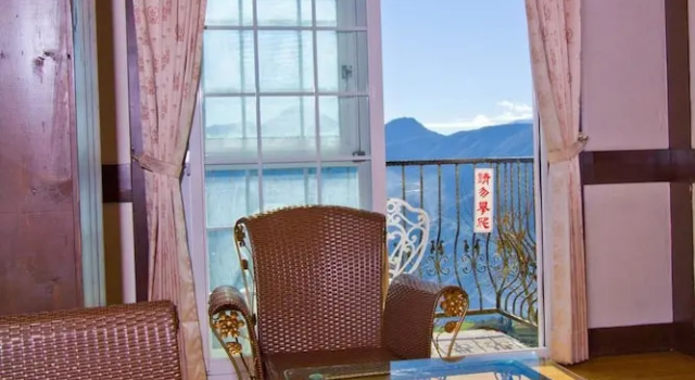 Четырёхместный номер Standard с видом на горы Maple Leaf Holiday Villa