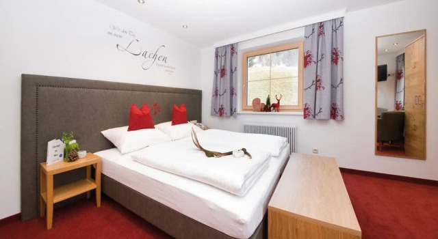 Hotel Garni Rauch, Забронировать Отель Отели Санкт-Антон-ам-Арльберг с парковкой, рядом с Train Station Sankt Anton am Arlberg, Парковка