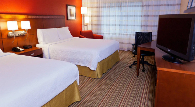 Четырёхместный номер Standard Courtyard Chicago OHare