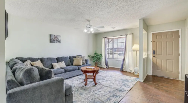 Коттедж Rogers Vacation Home w/ Yard: 5 Mi to Bentonville