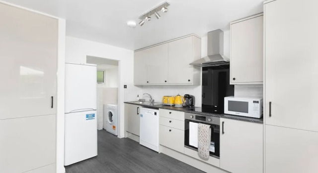 Апартаменты Skyvillion - Lush 2 Bed Hydean Way House & Garden